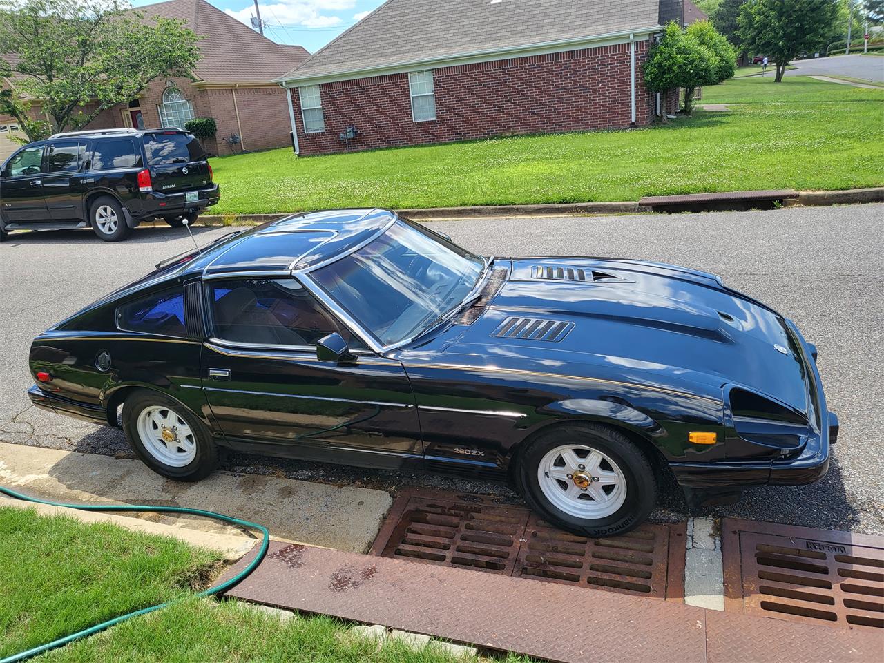 Datsun-280zx-1982-Black-Brown-and-Black-5