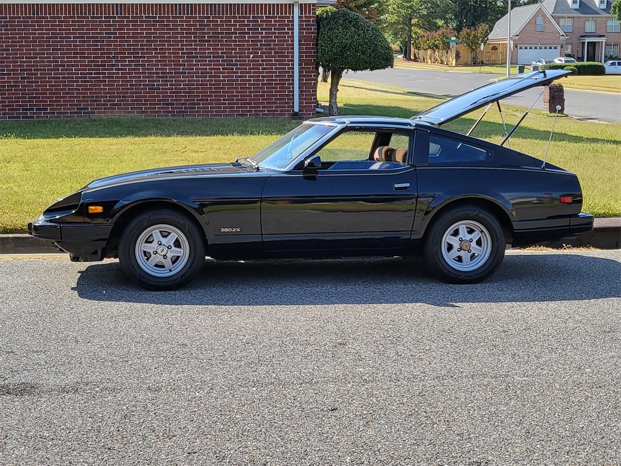Datsun-280zx-1982-Black-Brown-and-Black-9
