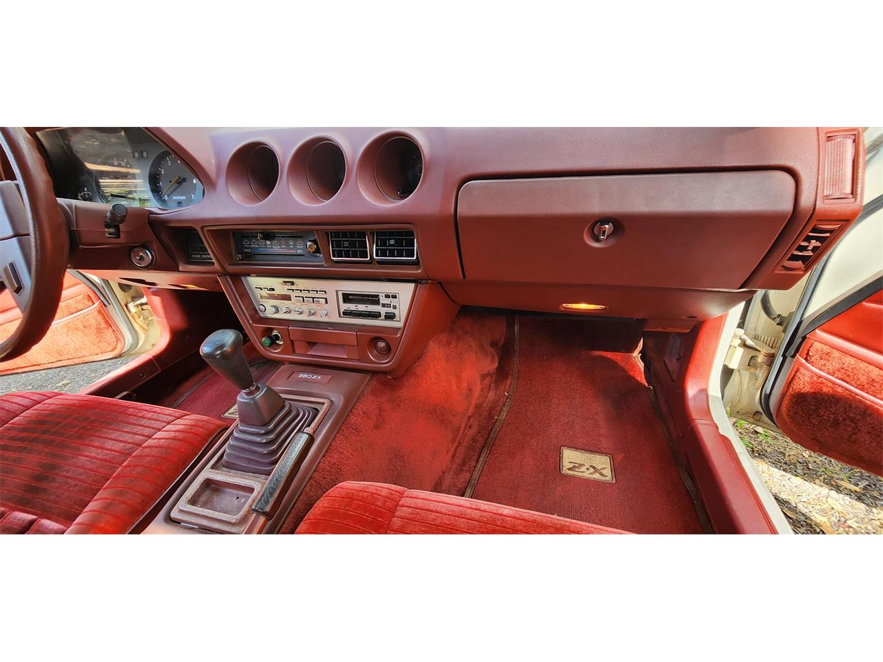 Datsun-280zx-1983-White-Red-11