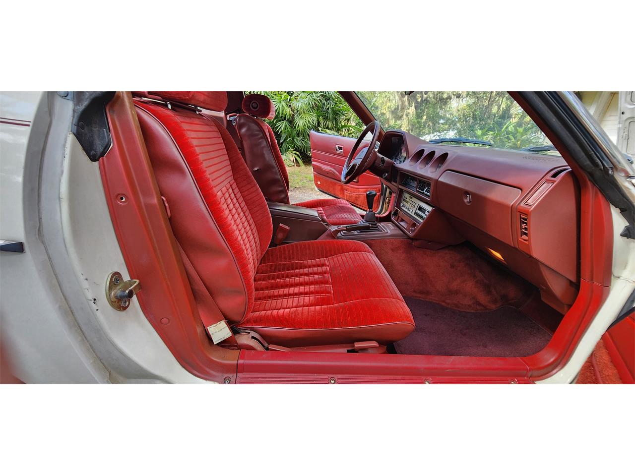 Datsun-280zx-1983-White-Red-14