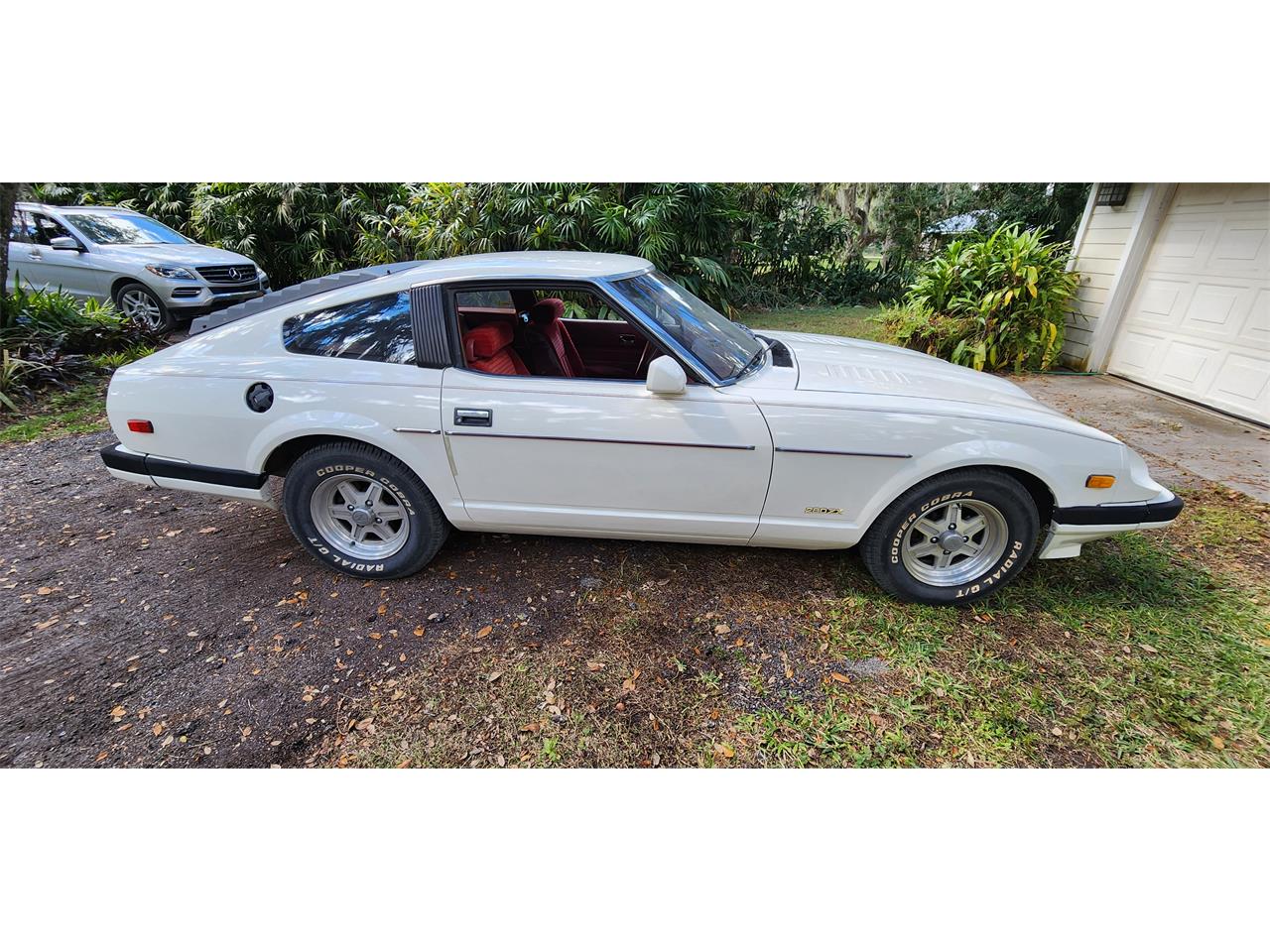 Datsun-280zx-1983-White-Red-3