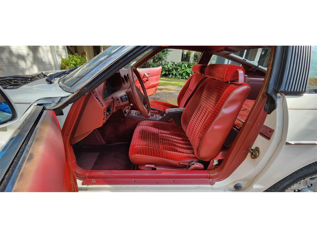 Datsun-280zx-1983-White-Red-8