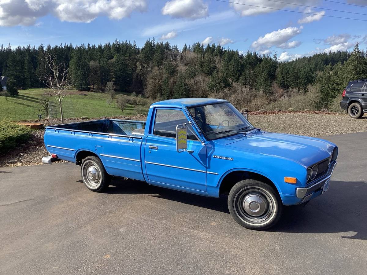 Datsun-620-1976-blue-1