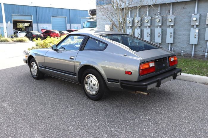 Datsun-Other-1981-Gray-Black-17