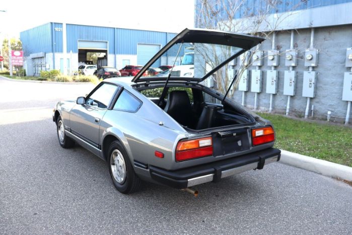 Datsun-Other-1981-Gray-Black-2