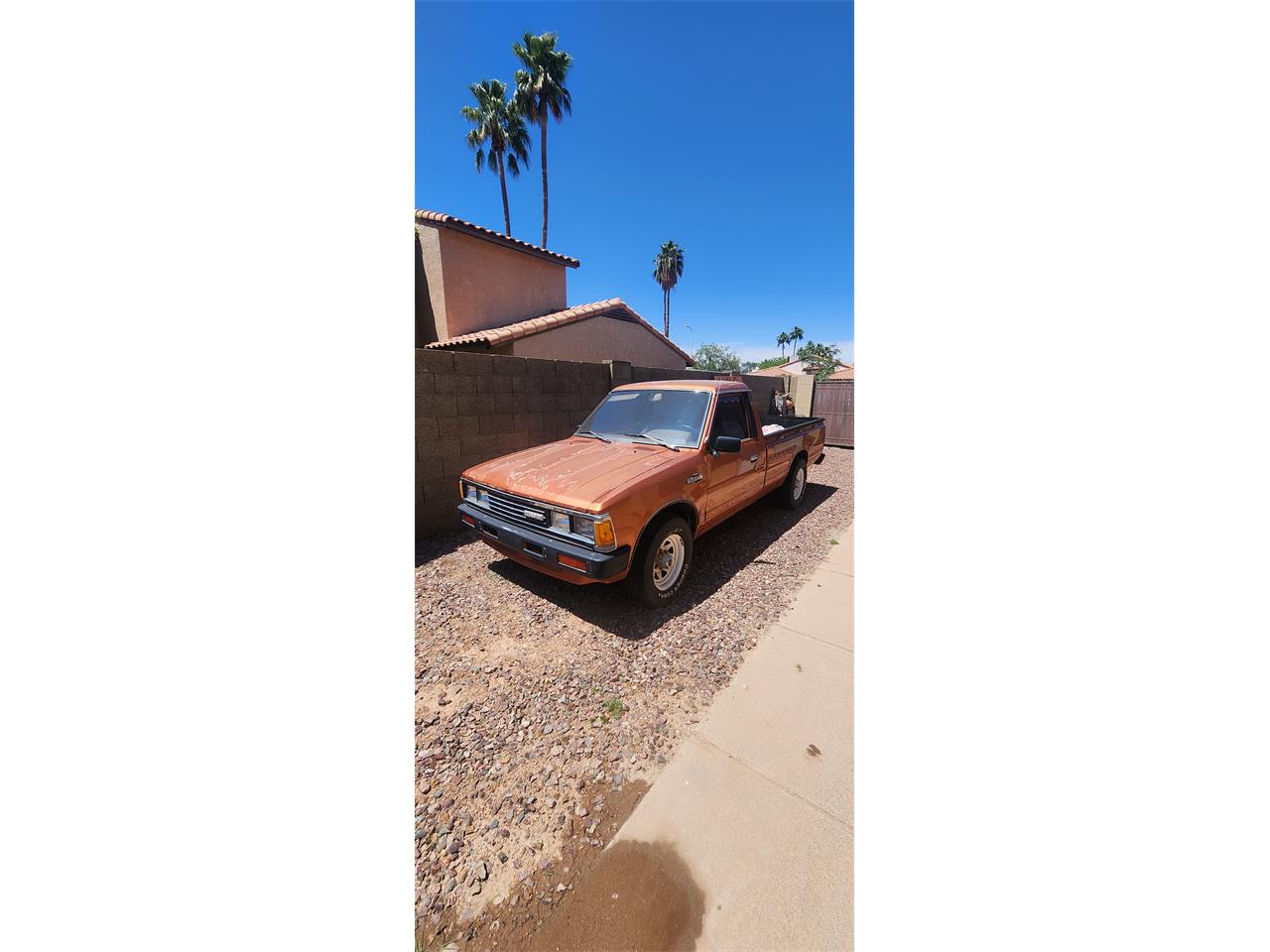 Datsun-Pickup-1983-Orange-Tan-1