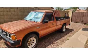 Datsun-Pickup-1983-Orange-Tan