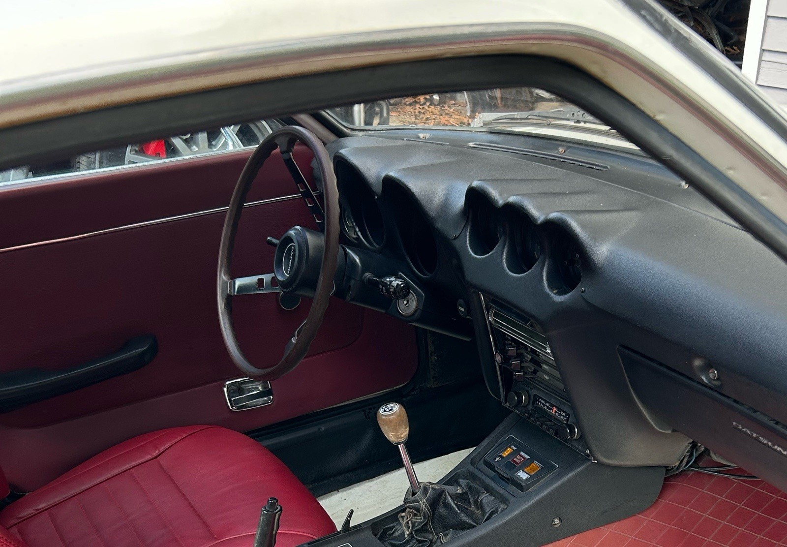 Datsun-Z-Series-1973-Coupe-21