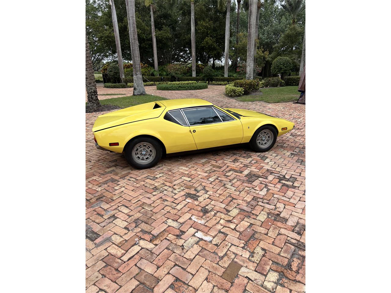 De-tomaso-Pantera-1971-Yellow-Black-11