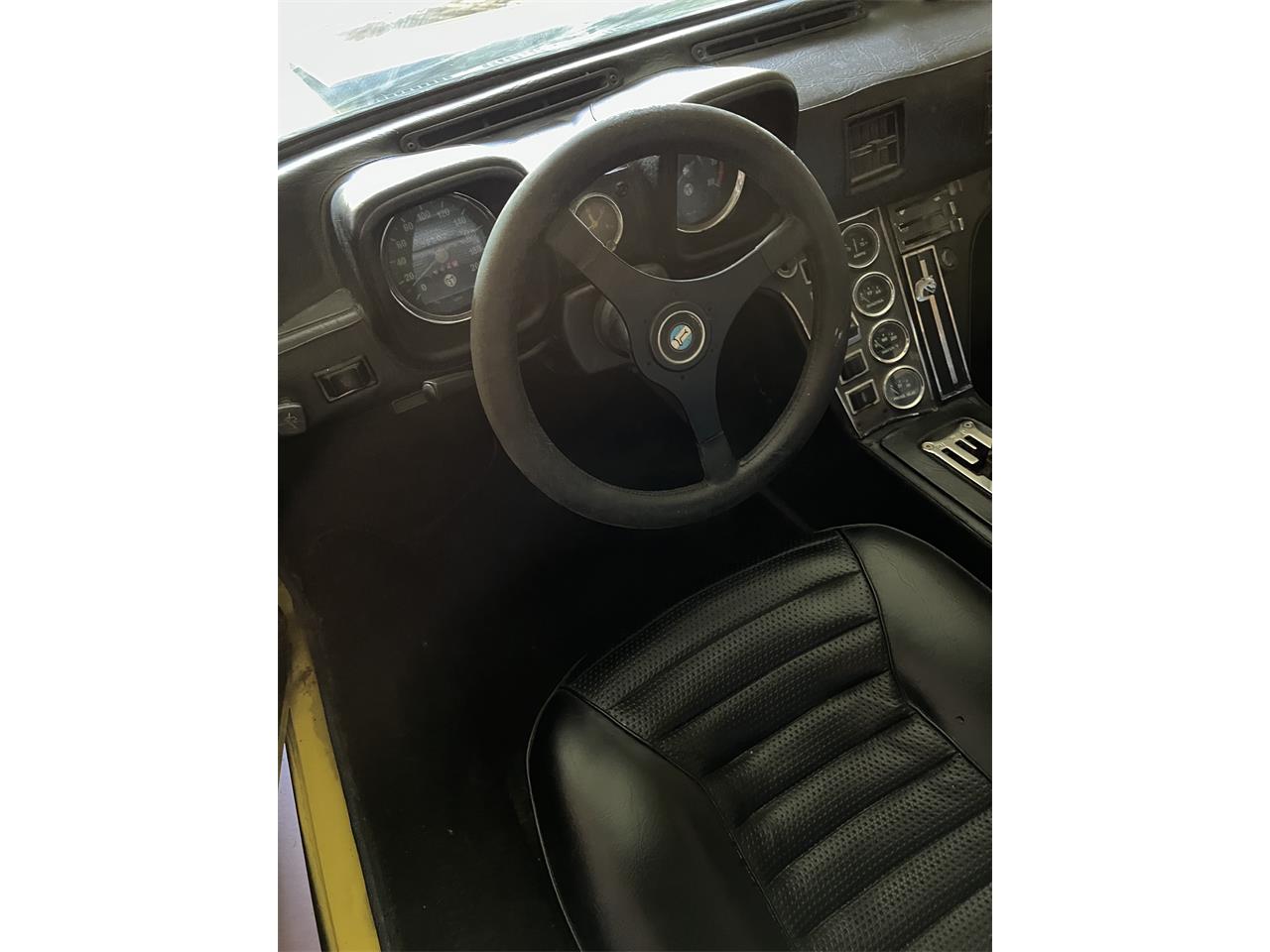 De-tomaso-Pantera-1971-Yellow-Black-2