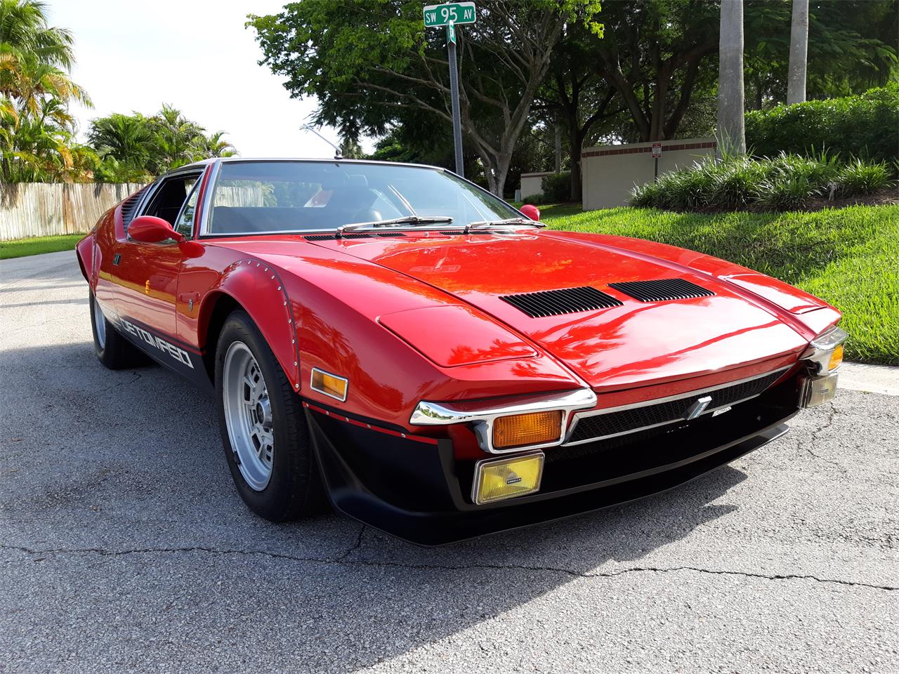 De-tomaso-Pantera-1972-Red-Black-13
