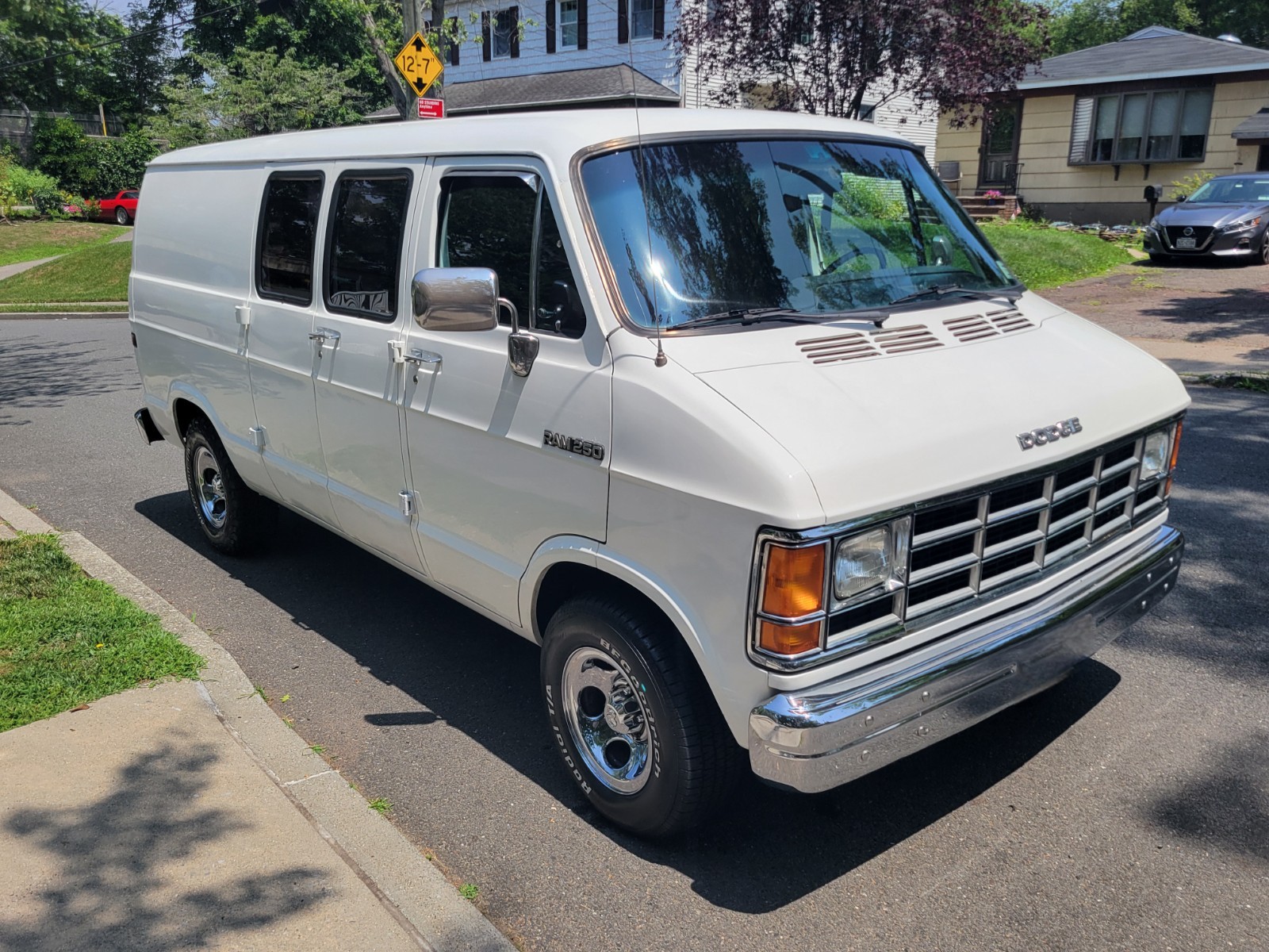 Dodge-250-RAM-VAN-1992-van-11