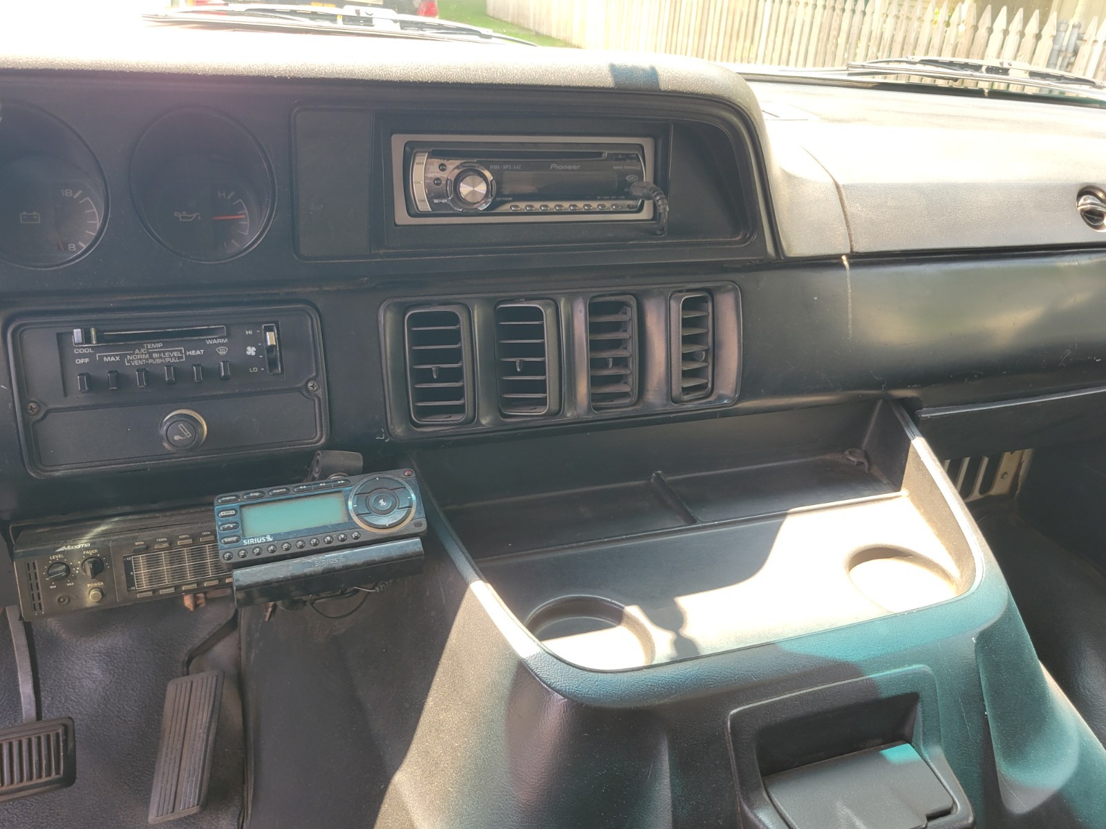 Dodge-250-RAM-VAN-1992-van-14