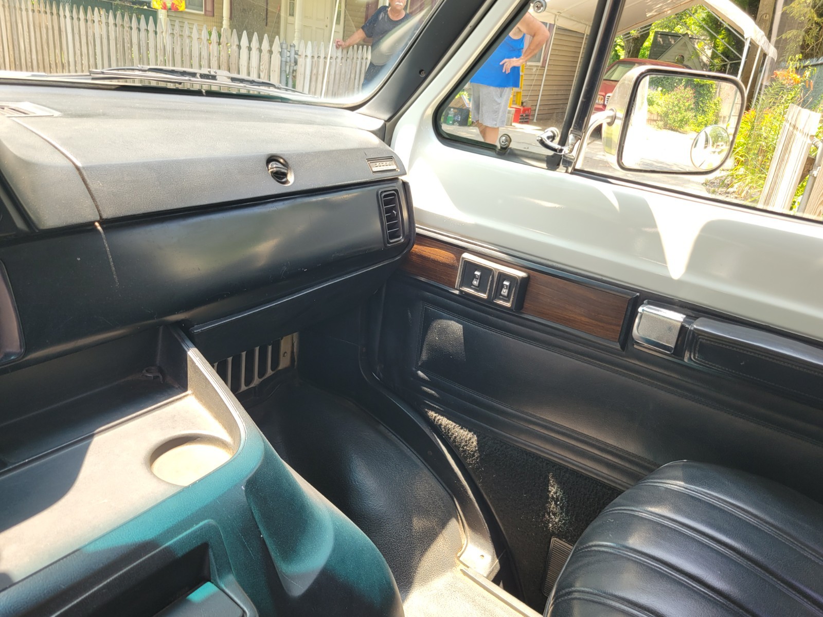 Dodge-250-RAM-VAN-1992-van-15