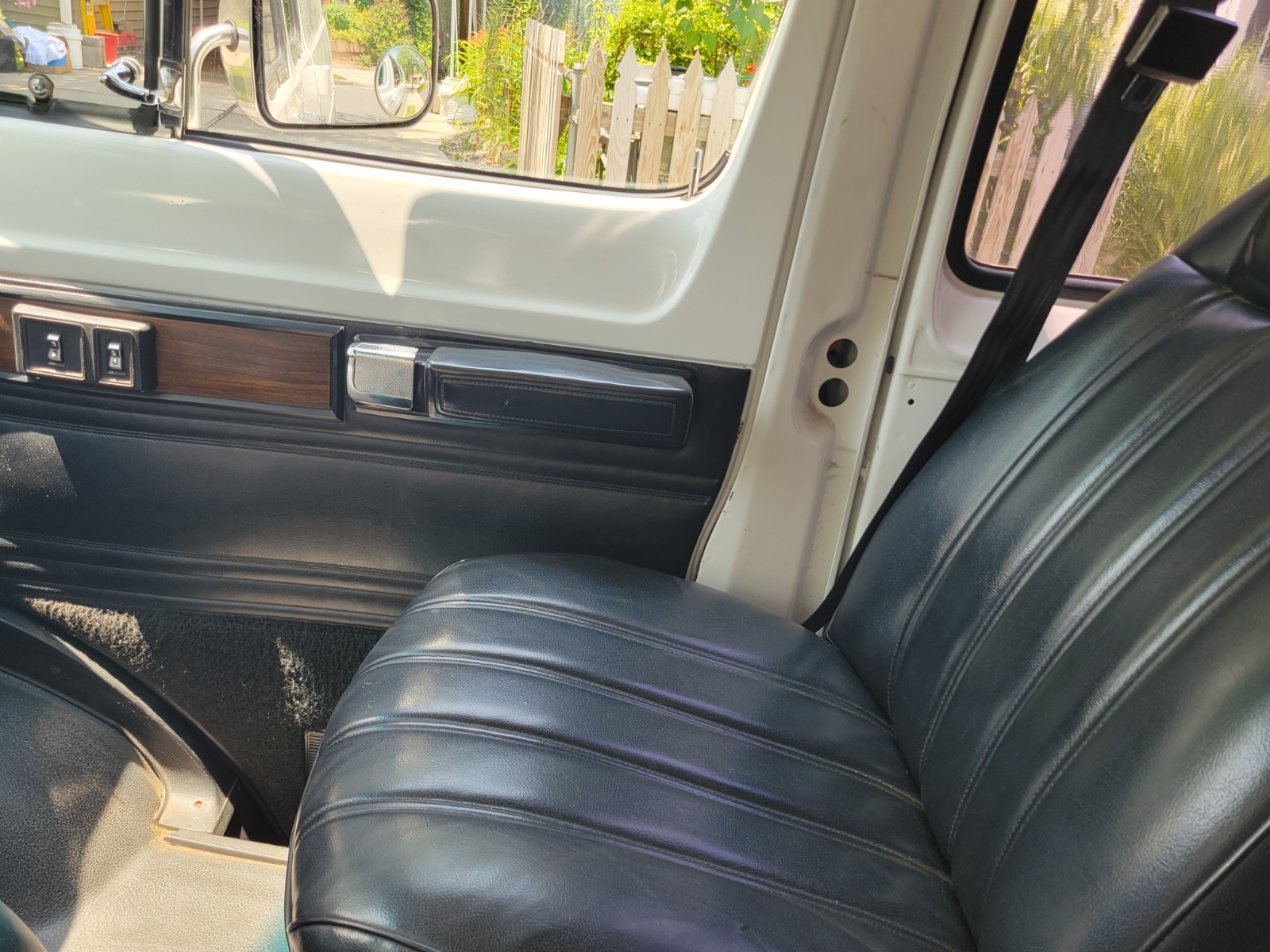Dodge-250-RAM-VAN-1992-van-16