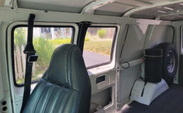 Dodge-250-RAM-VAN-1992-van-21