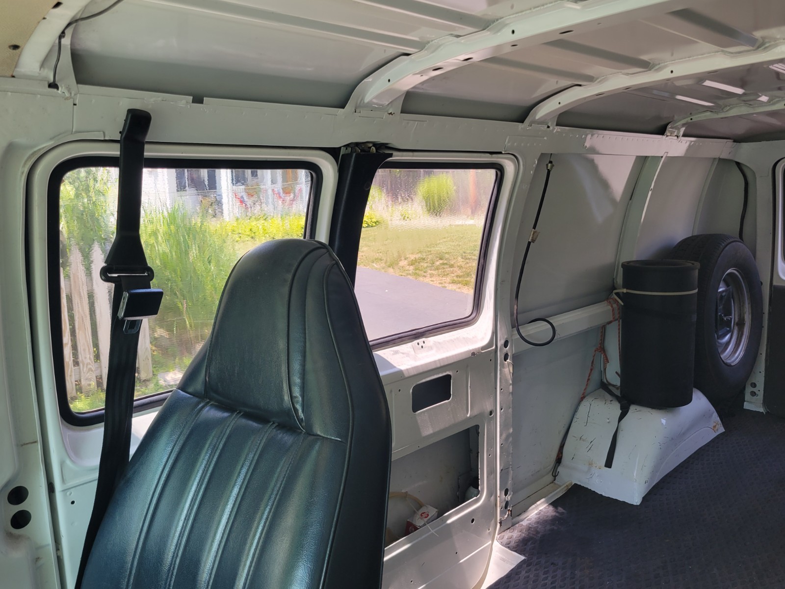 Dodge-250-RAM-VAN-1992-van-21