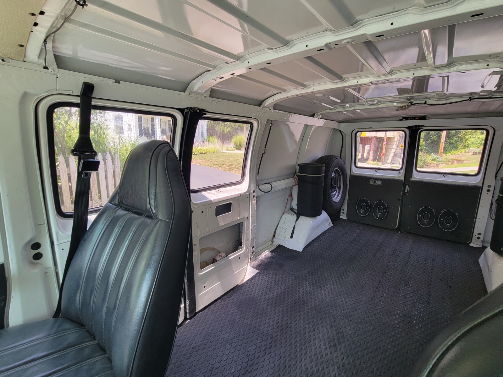 Dodge-250-RAM-VAN-1992-van-23