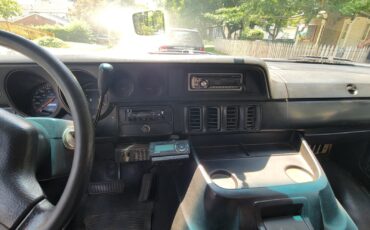 Dodge-250-RAM-VAN-1992-van-24