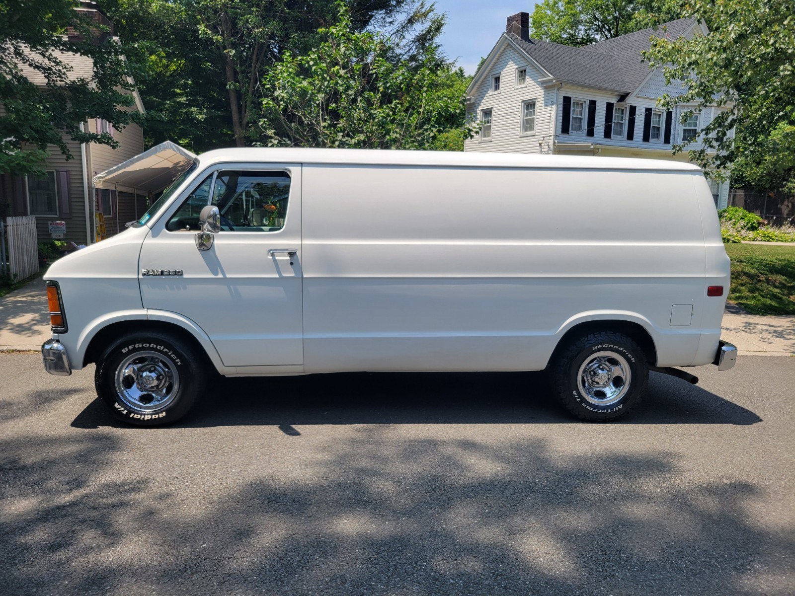 Dodge-250-RAM-VAN-1992-van-3