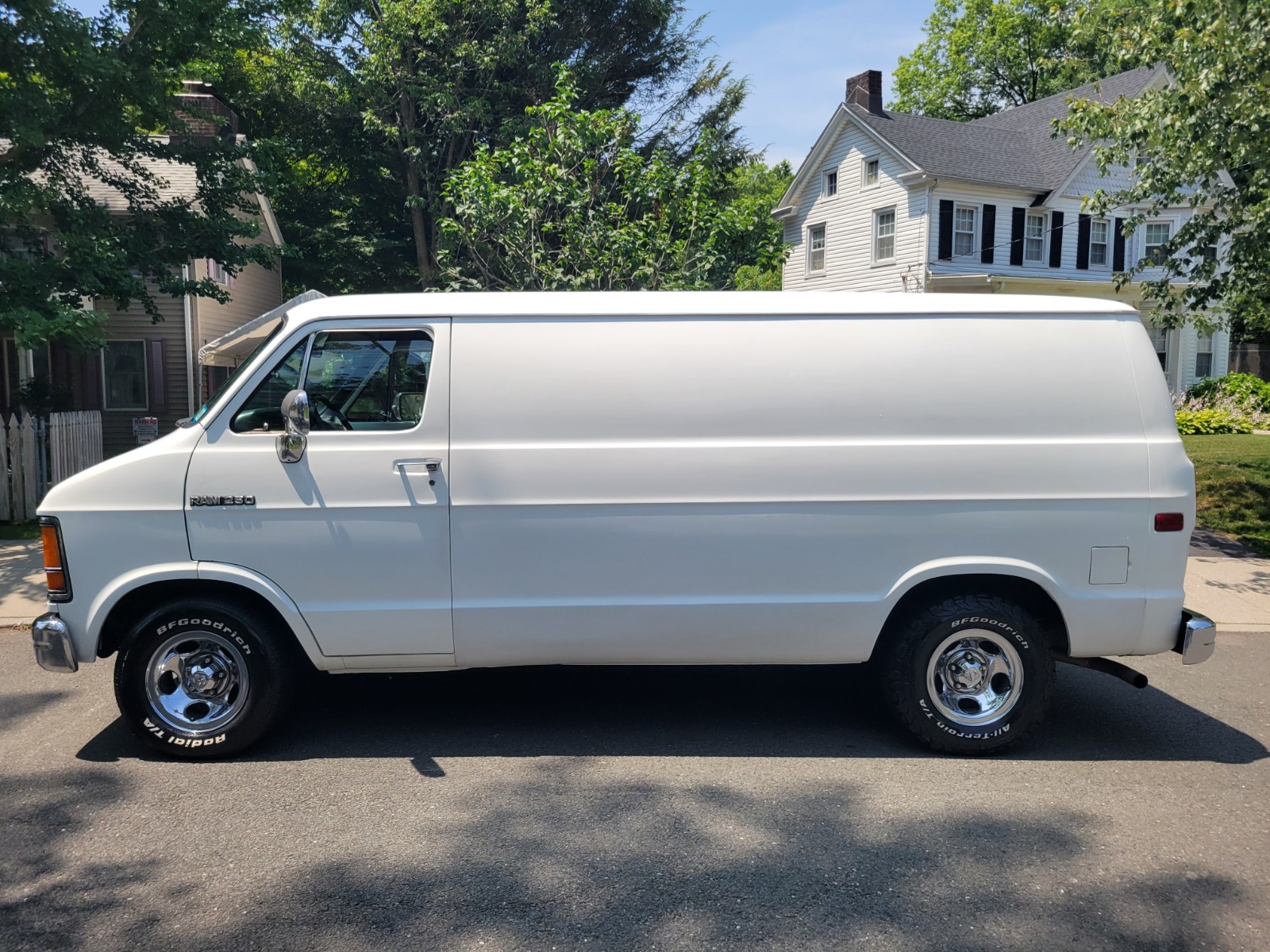 Dodge-250-RAM-VAN-1992-van-4