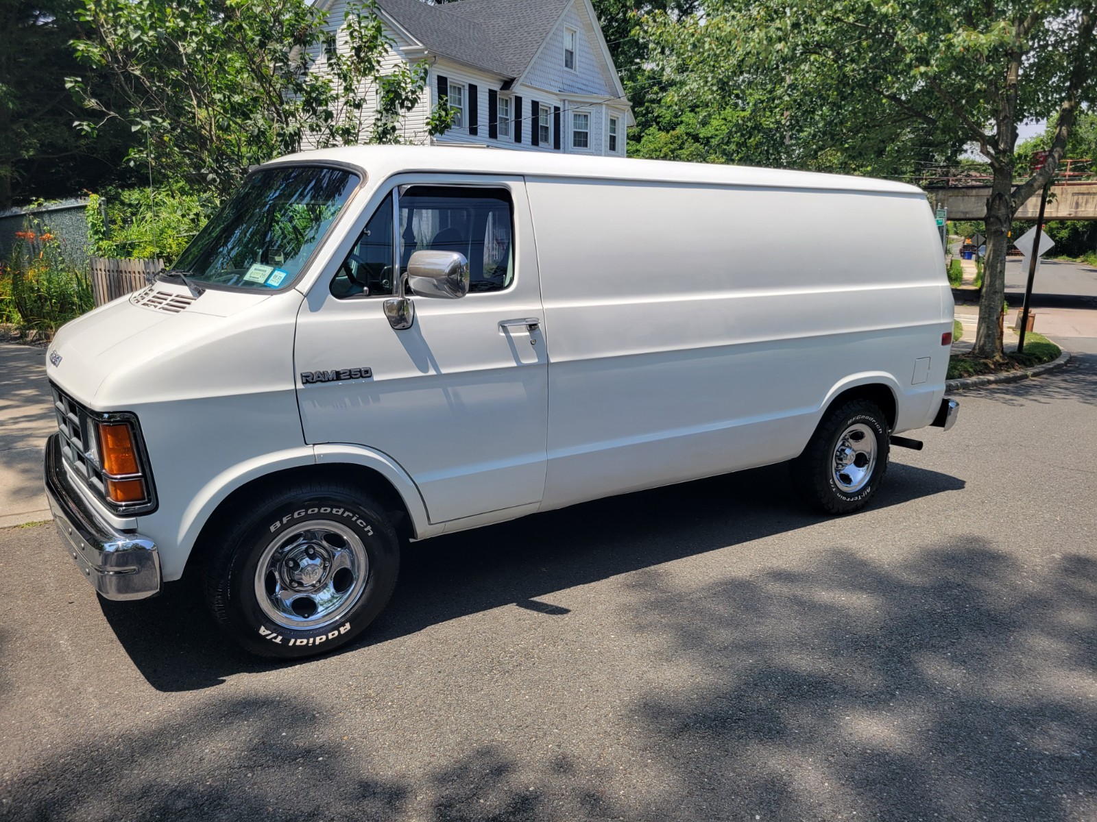 Dodge-250-RAM-VAN-1992-van-5