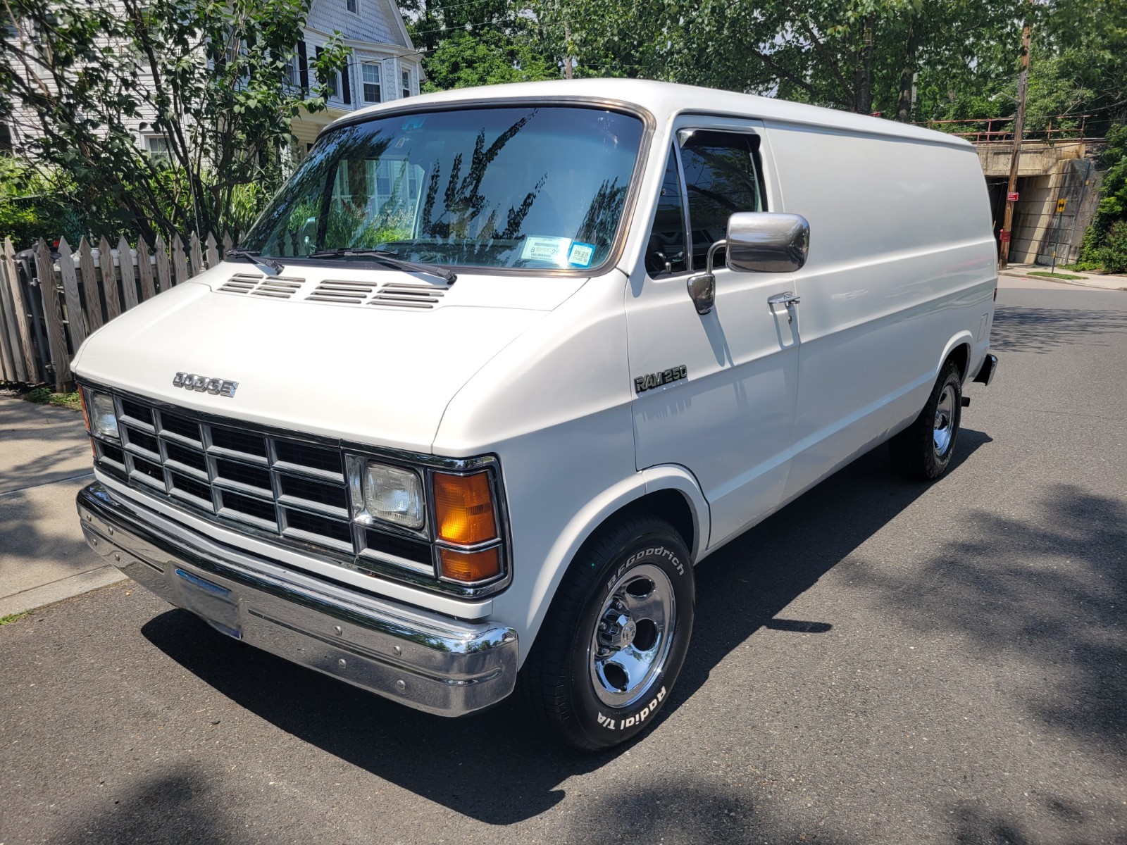 Dodge-250-RAM-VAN-1992-van