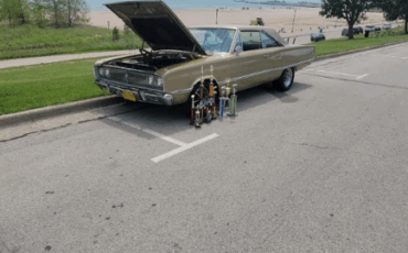 Dodge-440-1967-Gold-Black