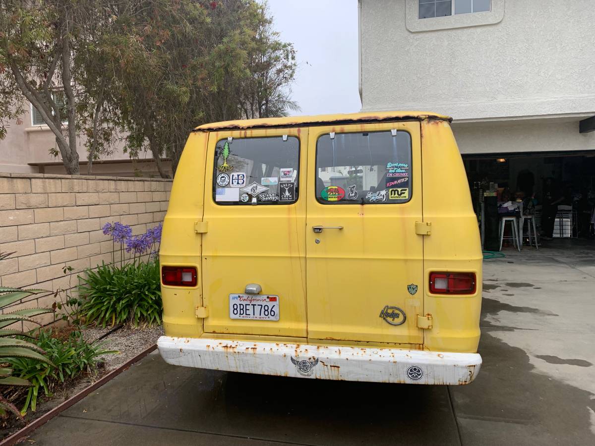 Dodge-B100-1973-yellow-2