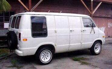 Dodge-B200-1978-7