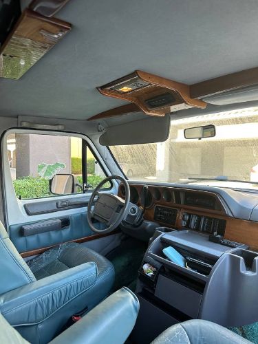 Dodge-Caravan-1985-White-12