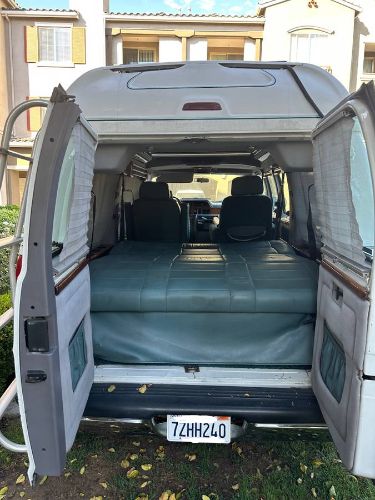 Dodge-Caravan-1985-White-6