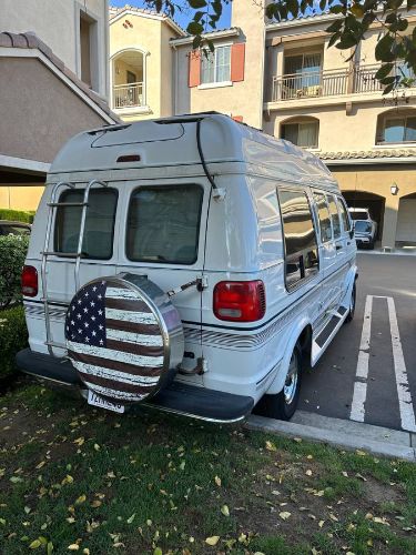 Dodge-Caravan-1985-White-7
