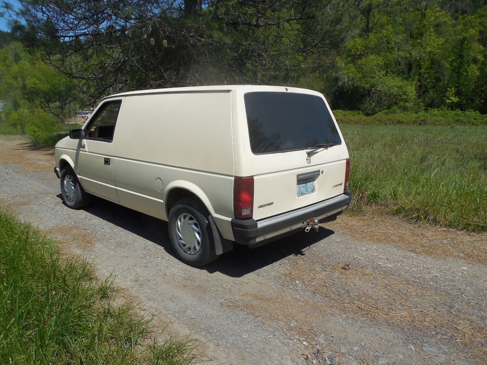 Dodge-Caravan-1987-Minivan-1
