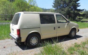 Dodge-Caravan-1987-Minivan-2