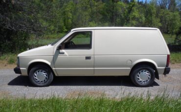 Dodge-Caravan-1987-Minivan