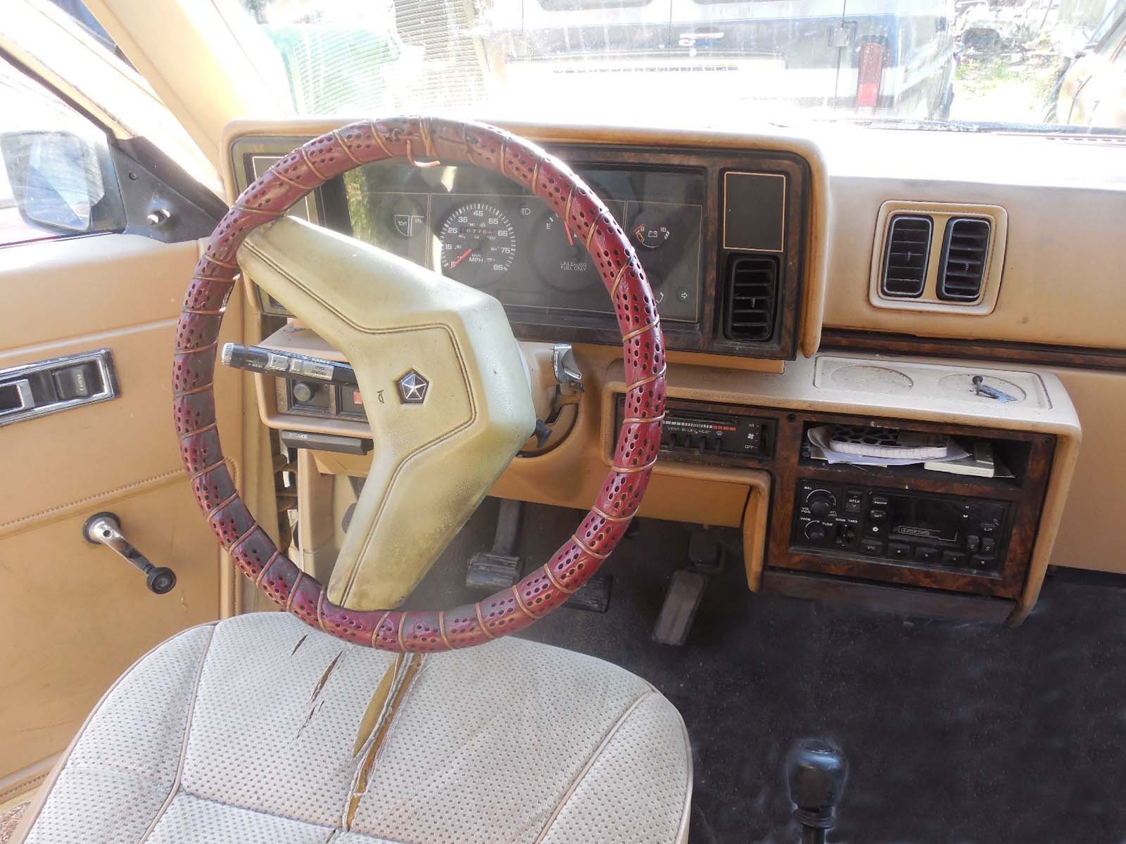 Dodge-Caravan-1987-Minivan-8