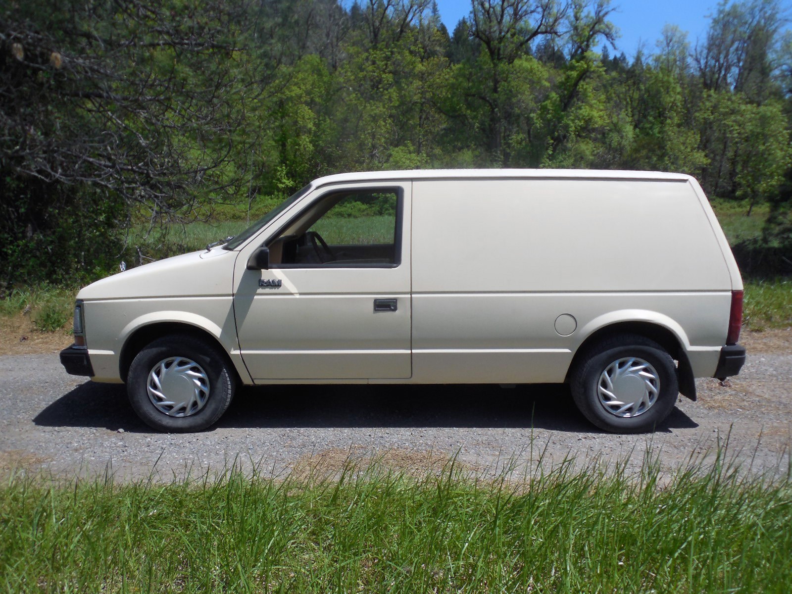 Dodge Caravan 1987 Minivan