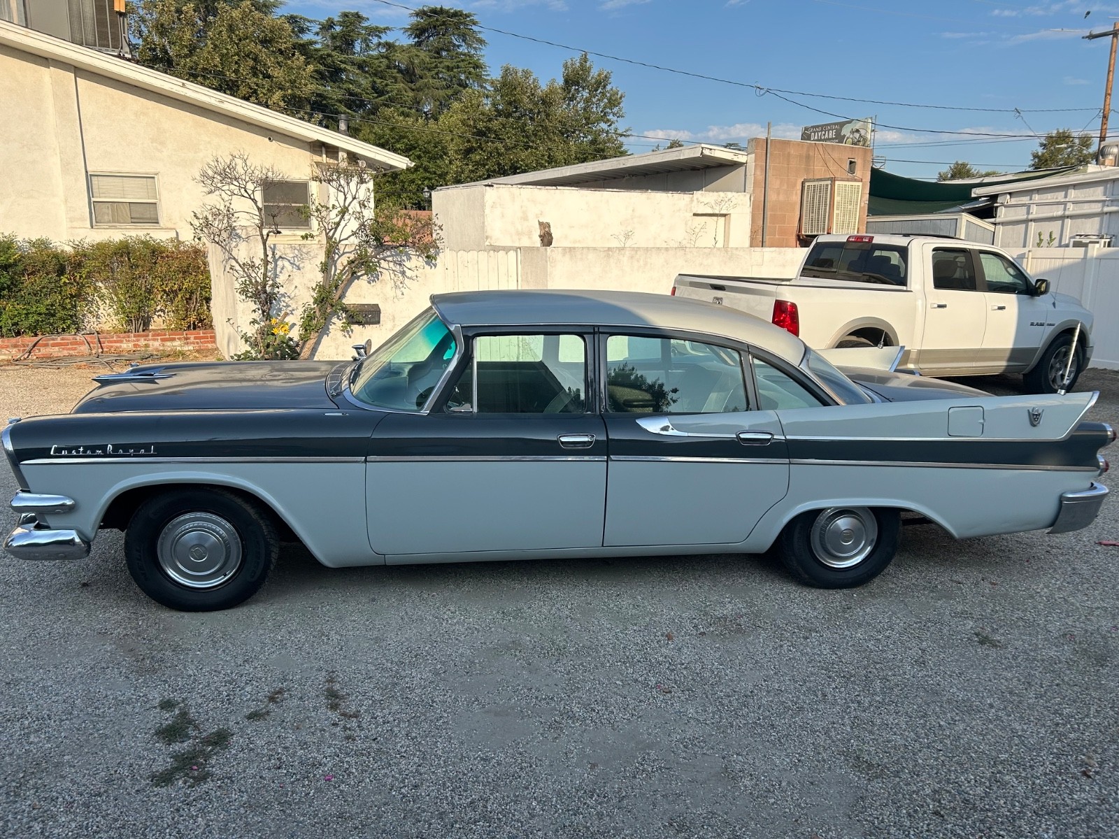 Dodge-Challenger-1957-Sedan-1
