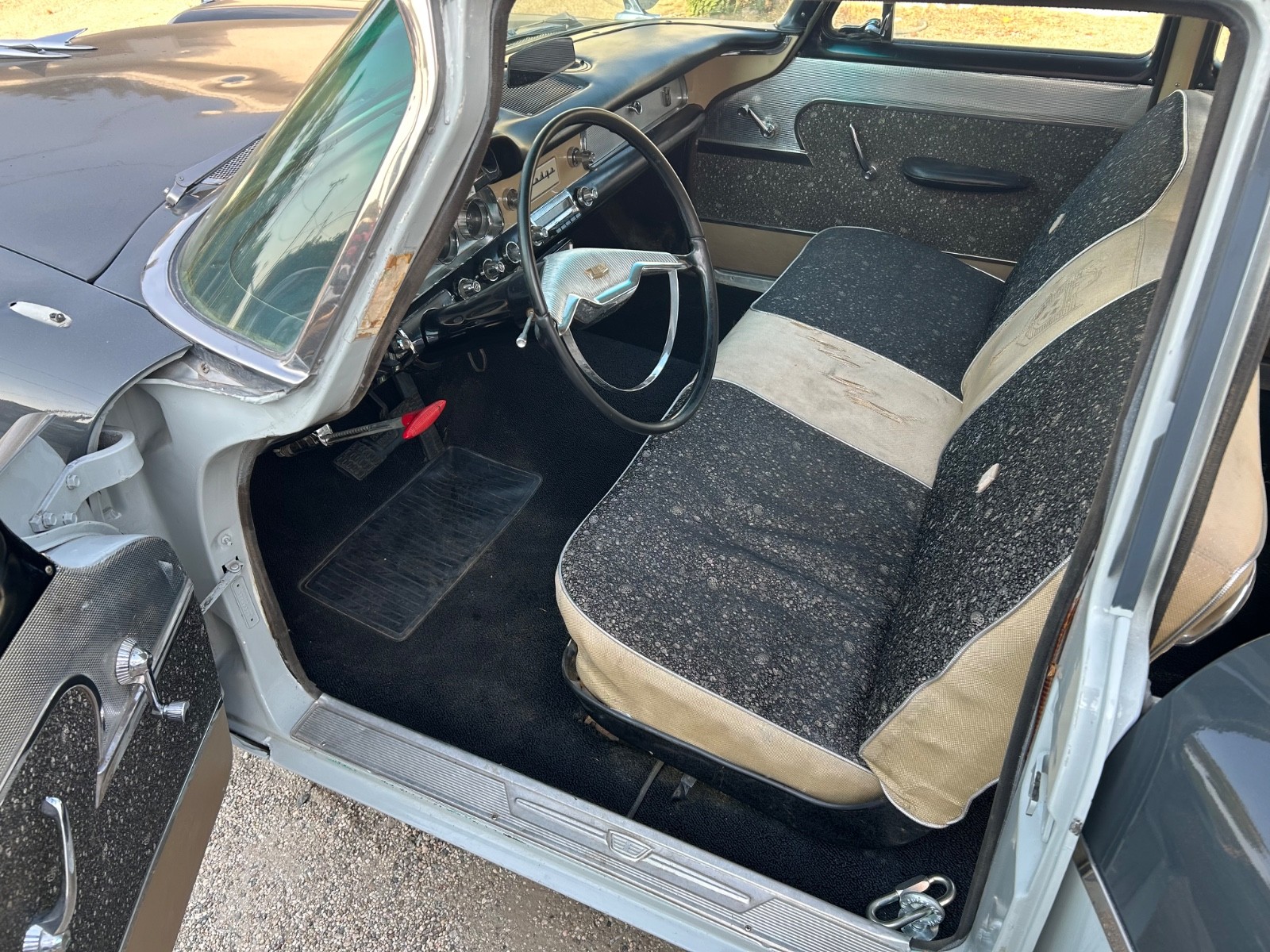 Dodge-Challenger-1957-Sedan-15