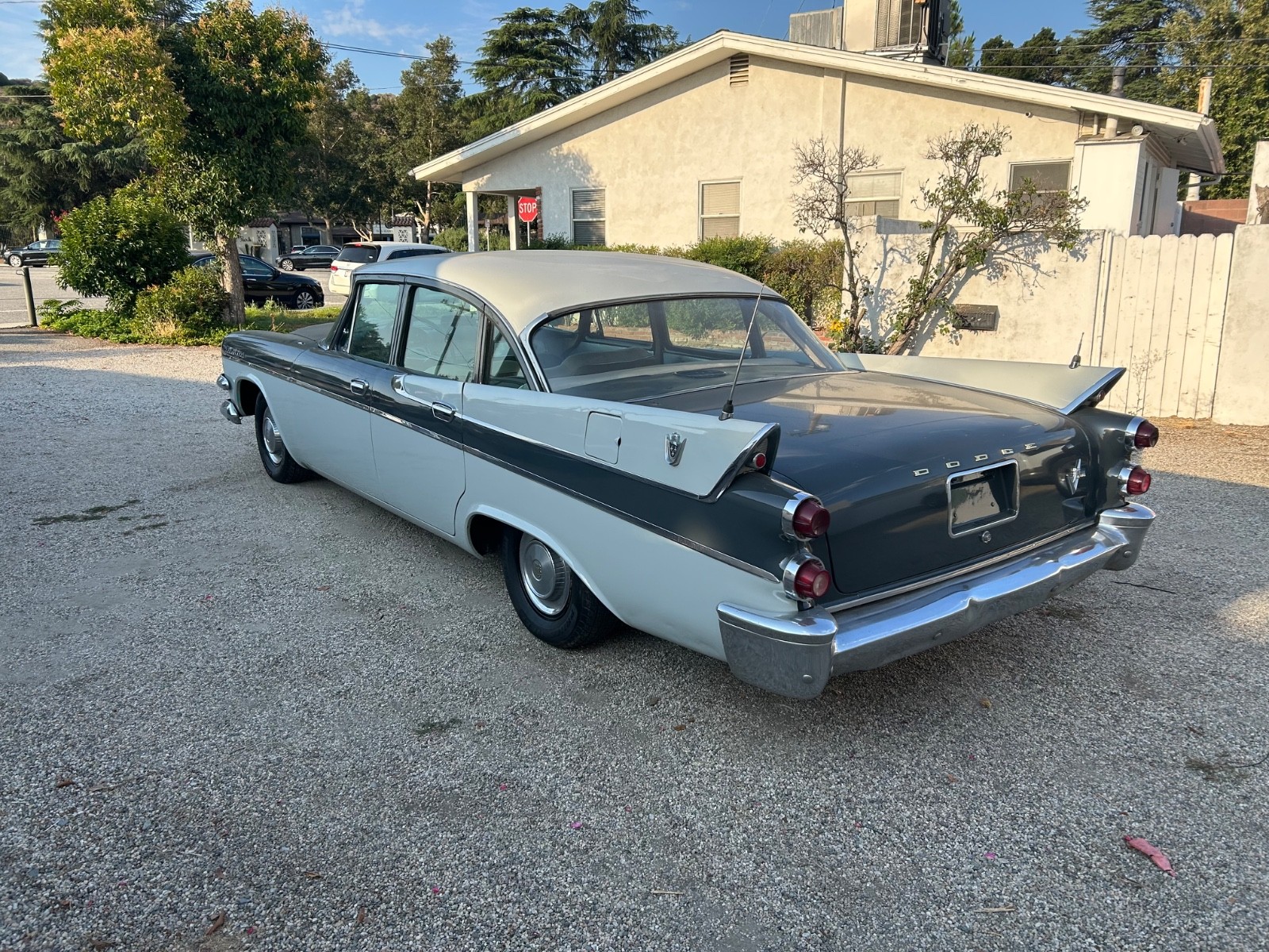 Dodge-Challenger-1957-Sedan-2