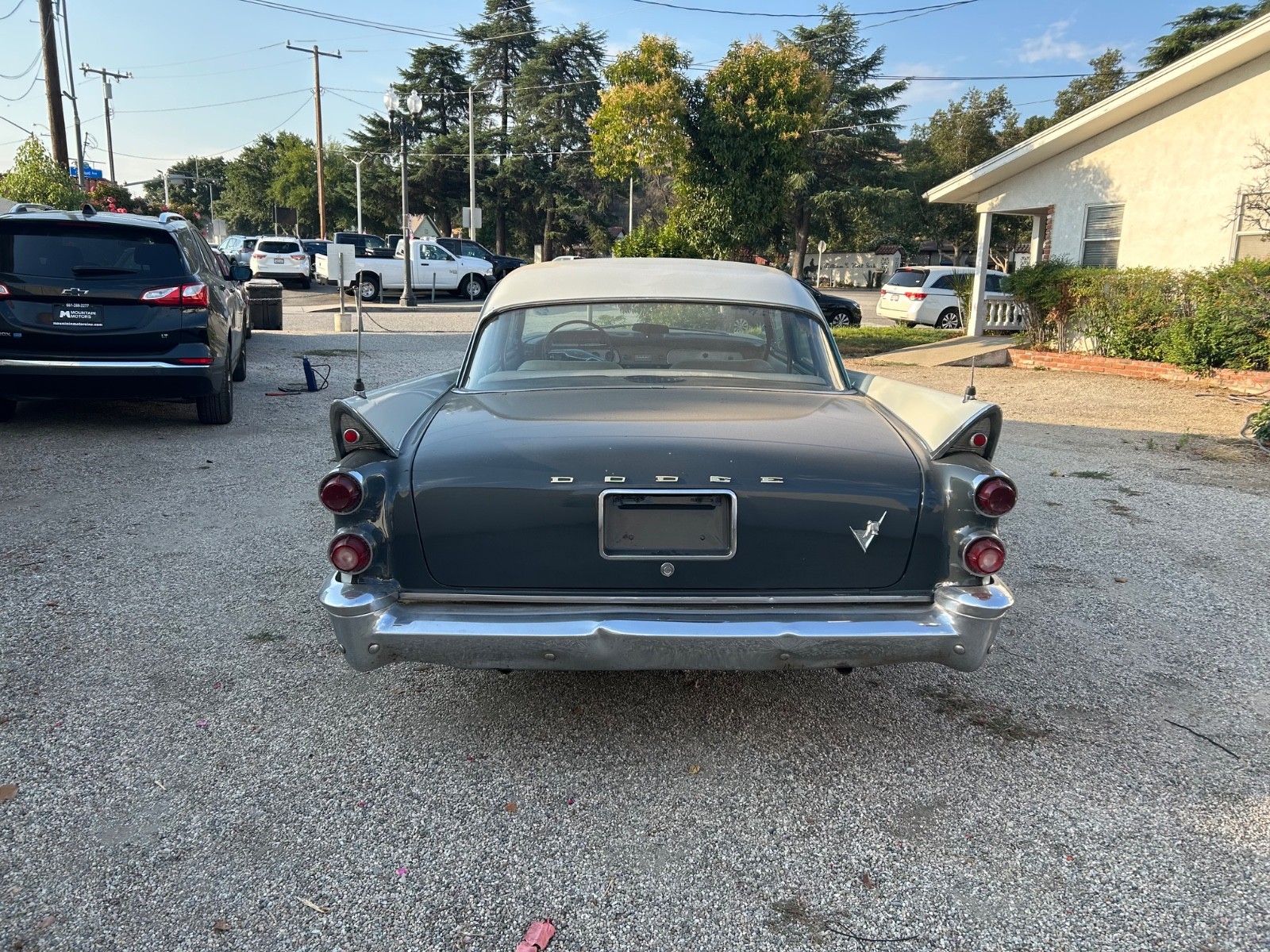 Dodge-Challenger-1957-Sedan-3