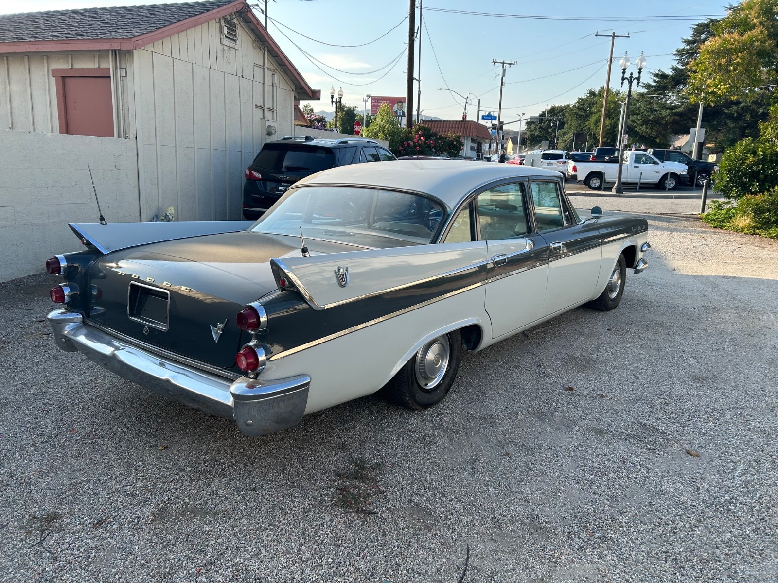 Dodge-Challenger-1957-Sedan-4