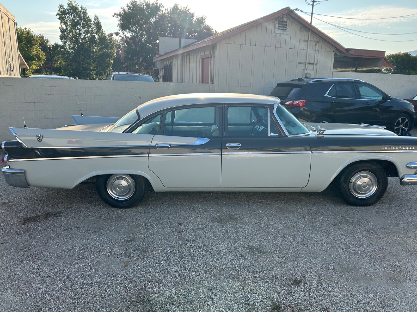 Dodge-Challenger-1957-Sedan-5