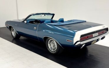 Dodge-Challenger-1970-Bright-Blue-Metallic-Blue-11