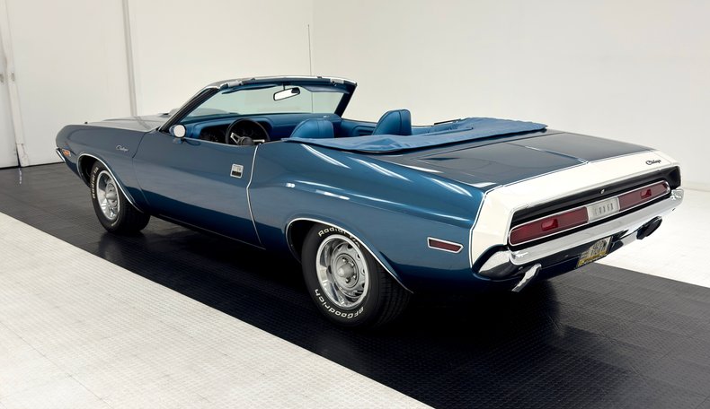 Dodge-Challenger-1970-Bright-Blue-Metallic-Blue-11