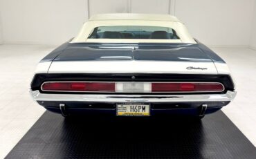 Dodge-Challenger-1970-Bright-Blue-Metallic-Blue-12
