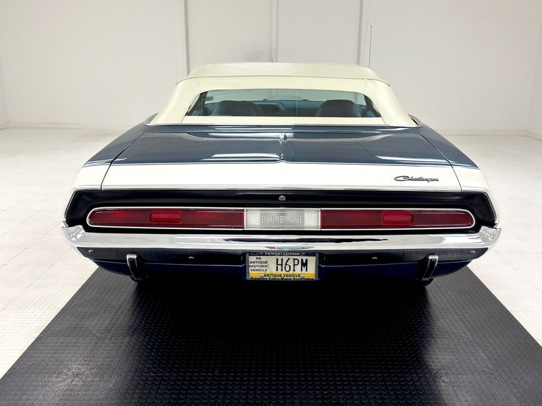 Dodge-Challenger-1970-Bright-Blue-Metallic-Blue-12