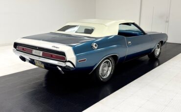 Dodge-Challenger-1970-Bright-Blue-Metallic-Blue-13