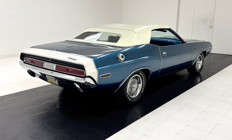 Dodge-Challenger-1970-Bright-Blue-Metallic-Blue-13